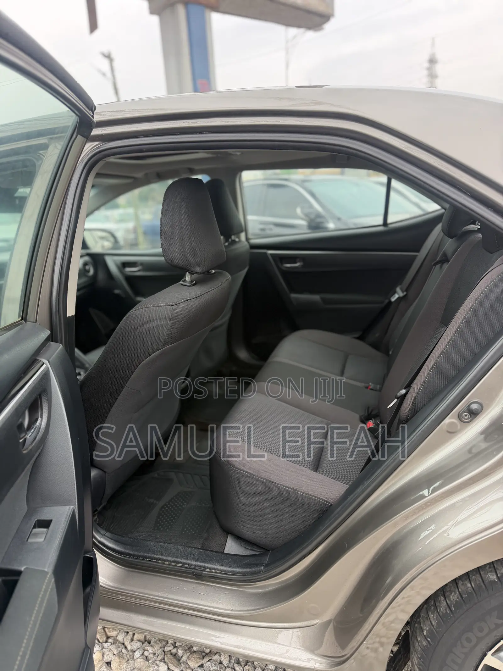 Toyota Corolla LE Eco (1.8L 4cyl 2A) 2019 Gray