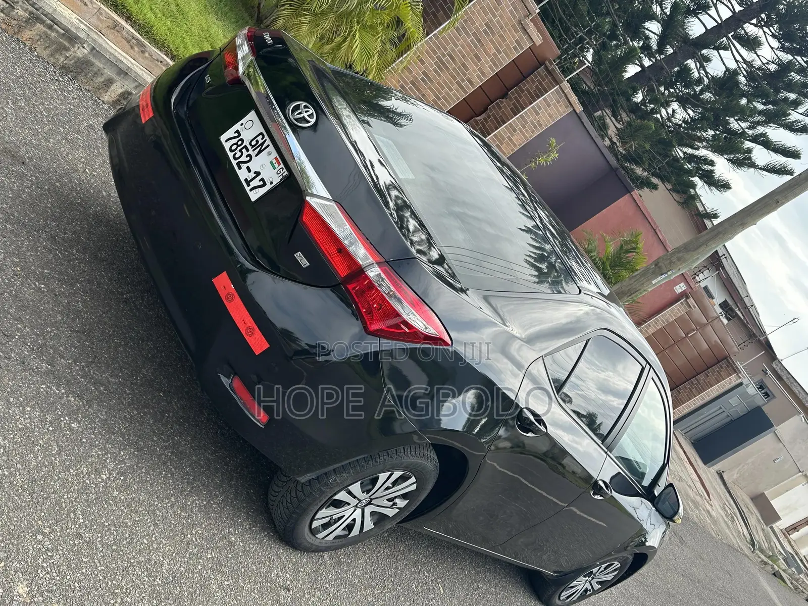 Toyota Corolla LE Eco Plus 4dr Sedan (1.8L 4cyl CVT) 2014 Black