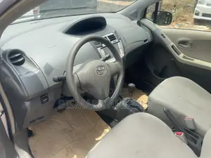 Toyota Vitz 1.3 AWD 5dr 2010 Silver