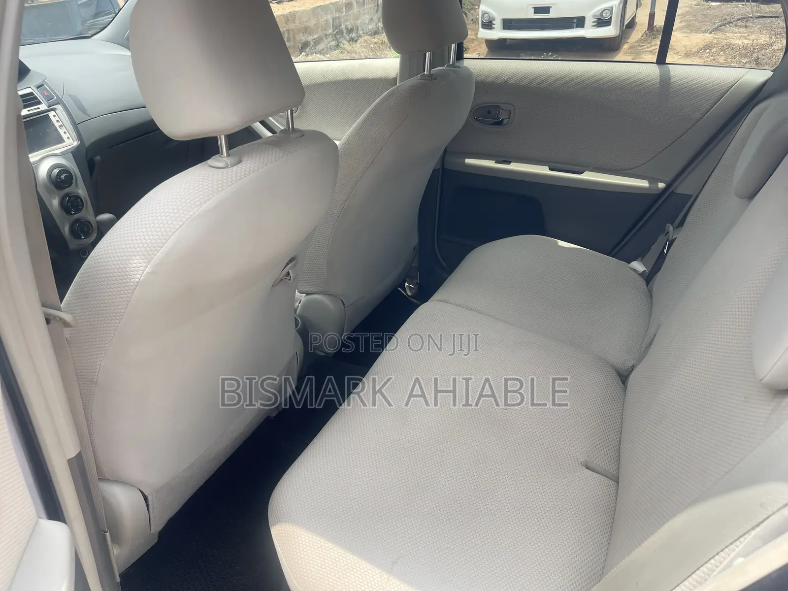 Toyota Vitz 1.3 AWD 5dr 2010 Silver