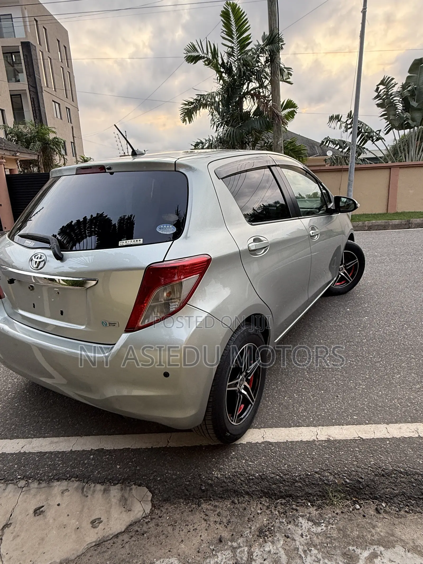 Toyota Vitz 1.3 FWD 3dr 2011 Green