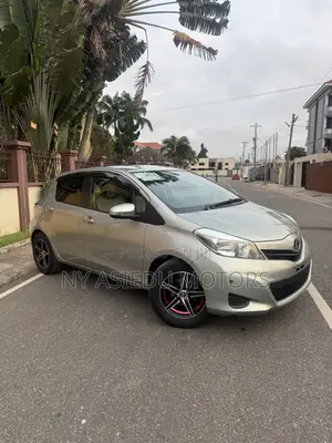 Toyota Vitz 1.3 FWD 3dr 2011 Green