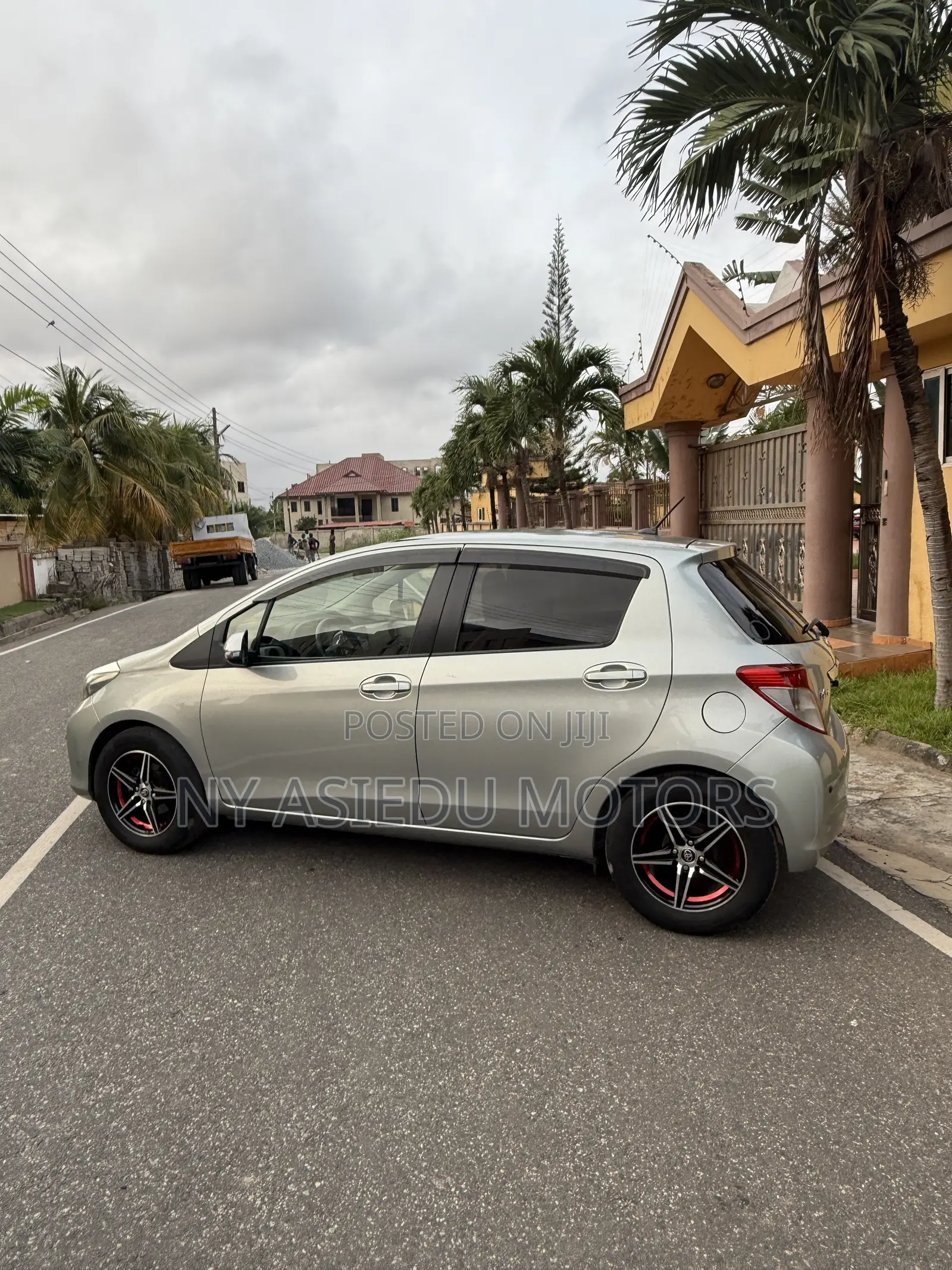 Toyota Vitz 1.3 FWD 3dr 2011 Green
