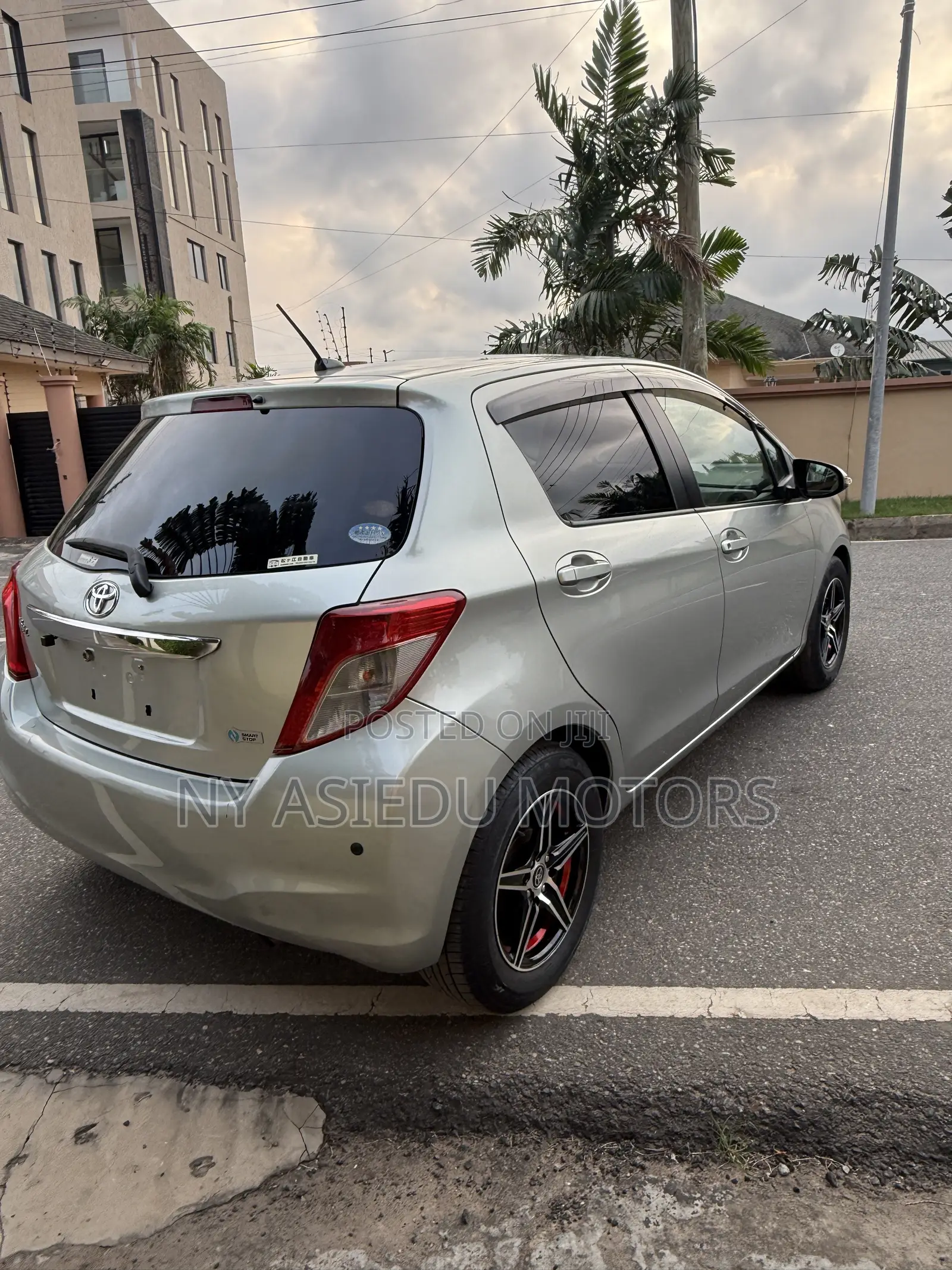 Toyota Vitz 1.3 FWD 3dr 2011 Green
