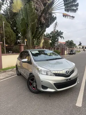 Toyota Vitz 1.3 FWD 3dr 2011 Green