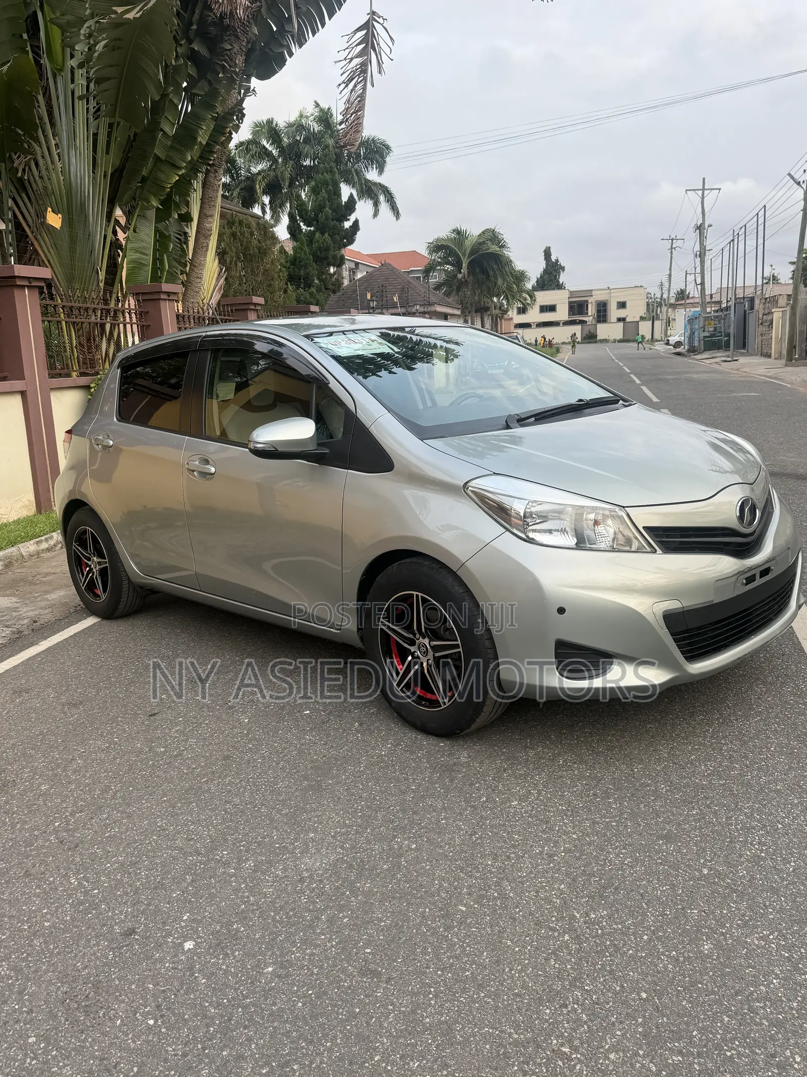 Toyota Vitz 1.3 FWD 3dr 2011 Green