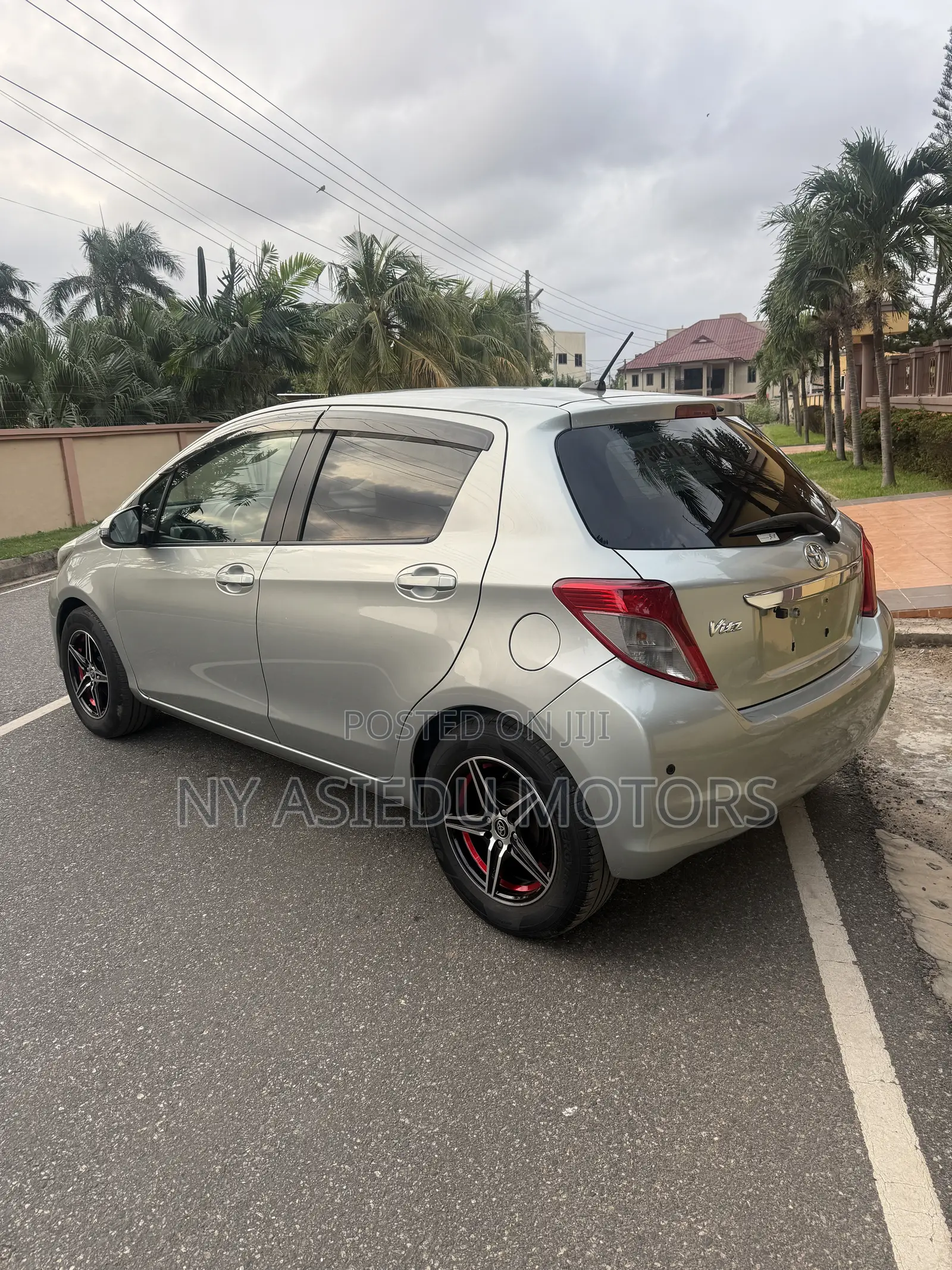 Toyota Vitz 1.3 FWD 3dr 2011 Green