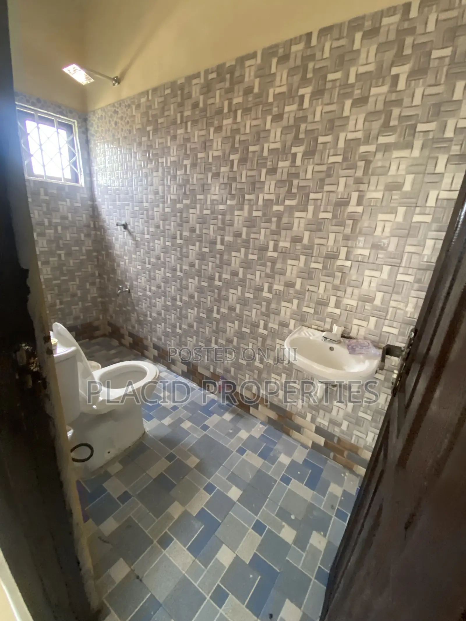 3bdrm House in Ofankor Barrier for rent