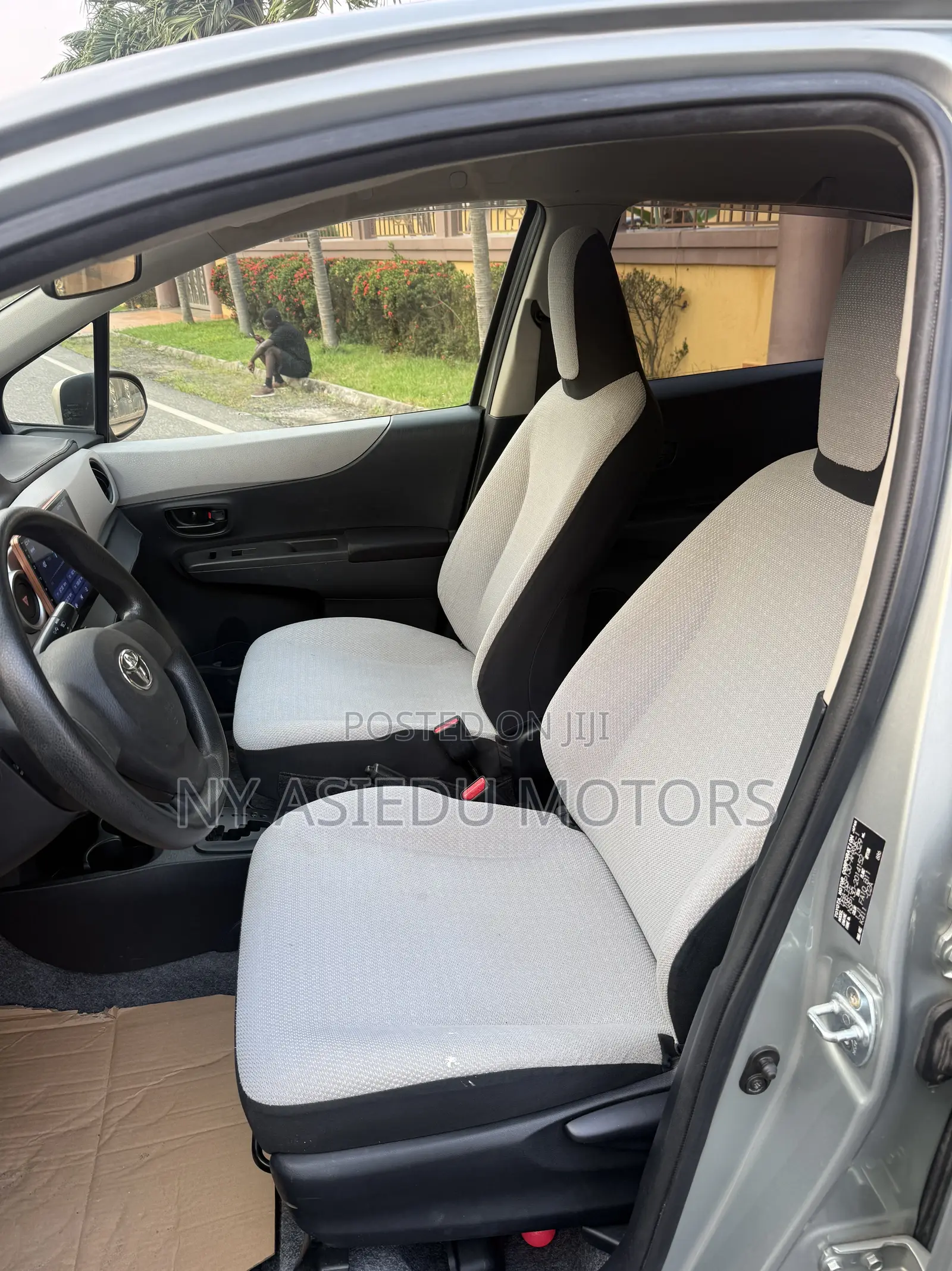 Toyota Vitz 1.3 FWD 3dr 2011 Green