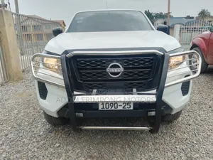 Nissan Navara 2025 White