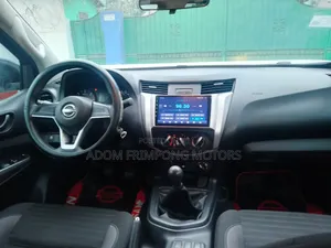 Nissan Navara 2025 White