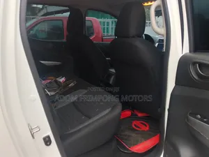 Nissan Navara 2025 White