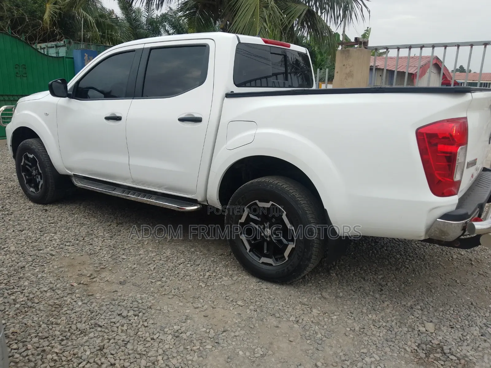 Nissan Navara 2025 White