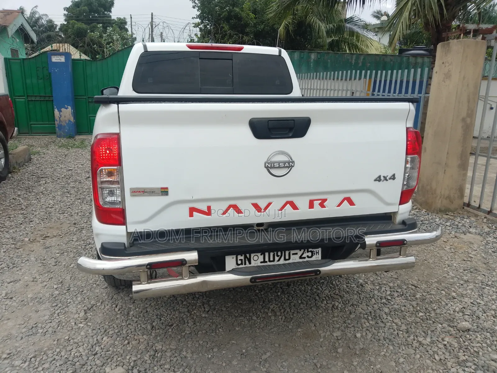Nissan Navara 2025 White