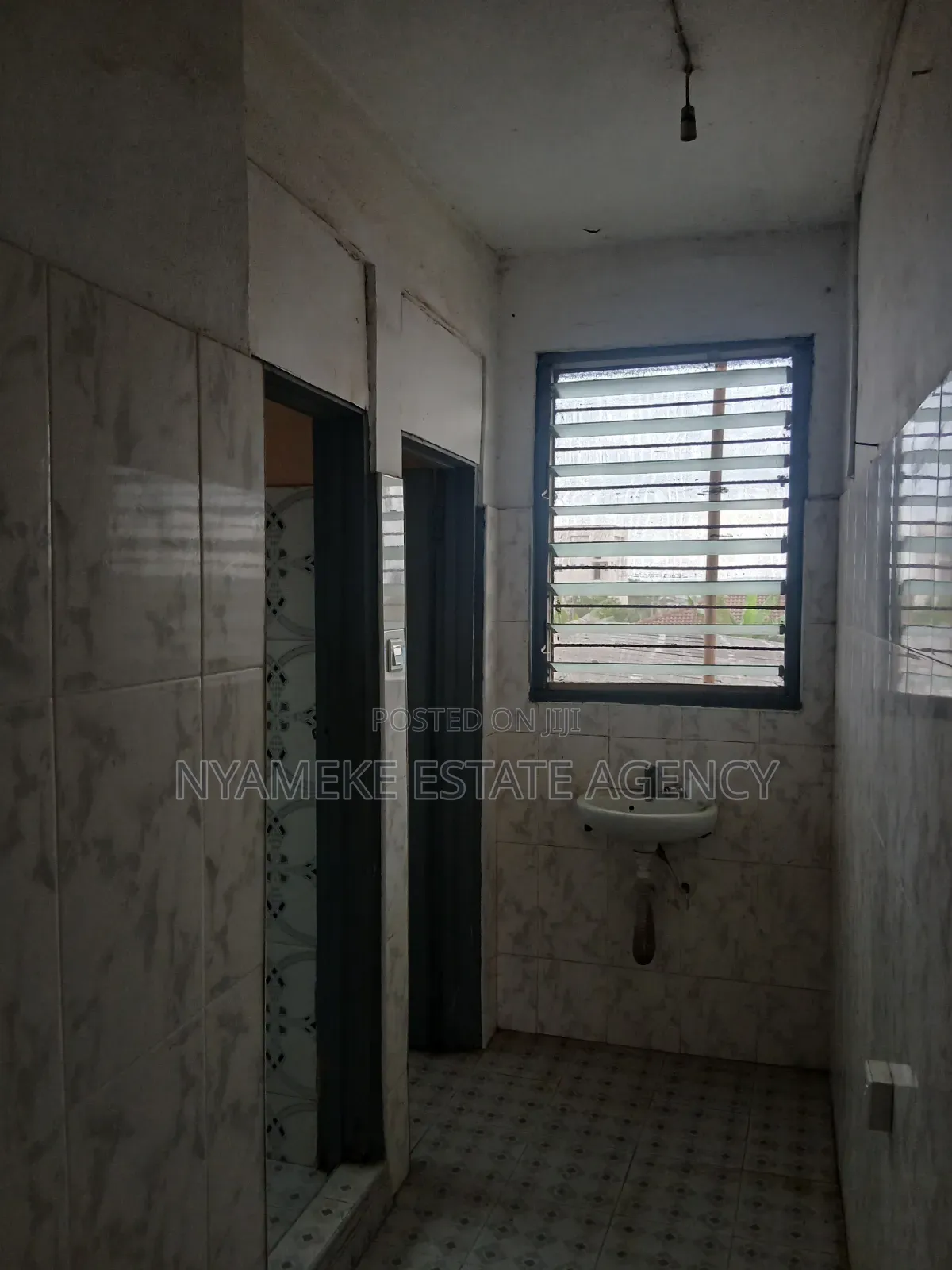 2bdrm Apartment in Kofi Ni Ama, Exhibition for rent