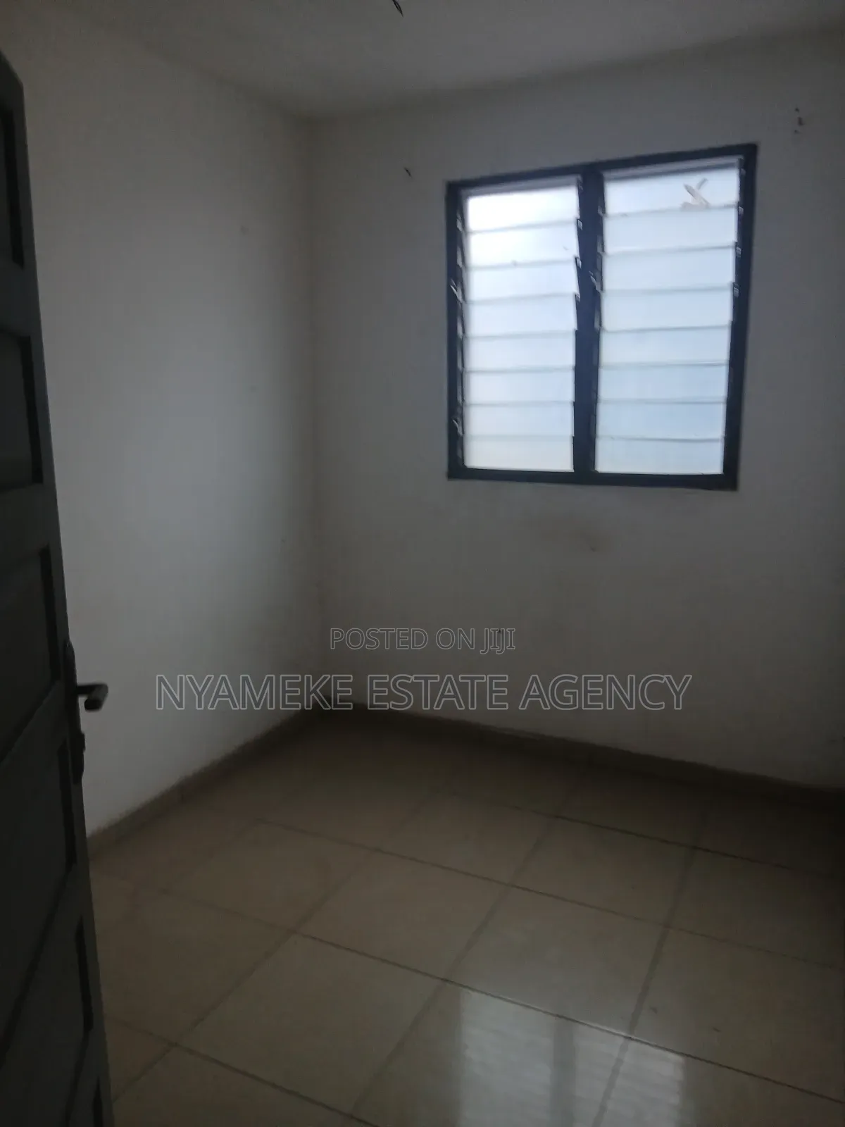 2bdrm Apartment in Kofi Ni Ama, Exhibition for rent
