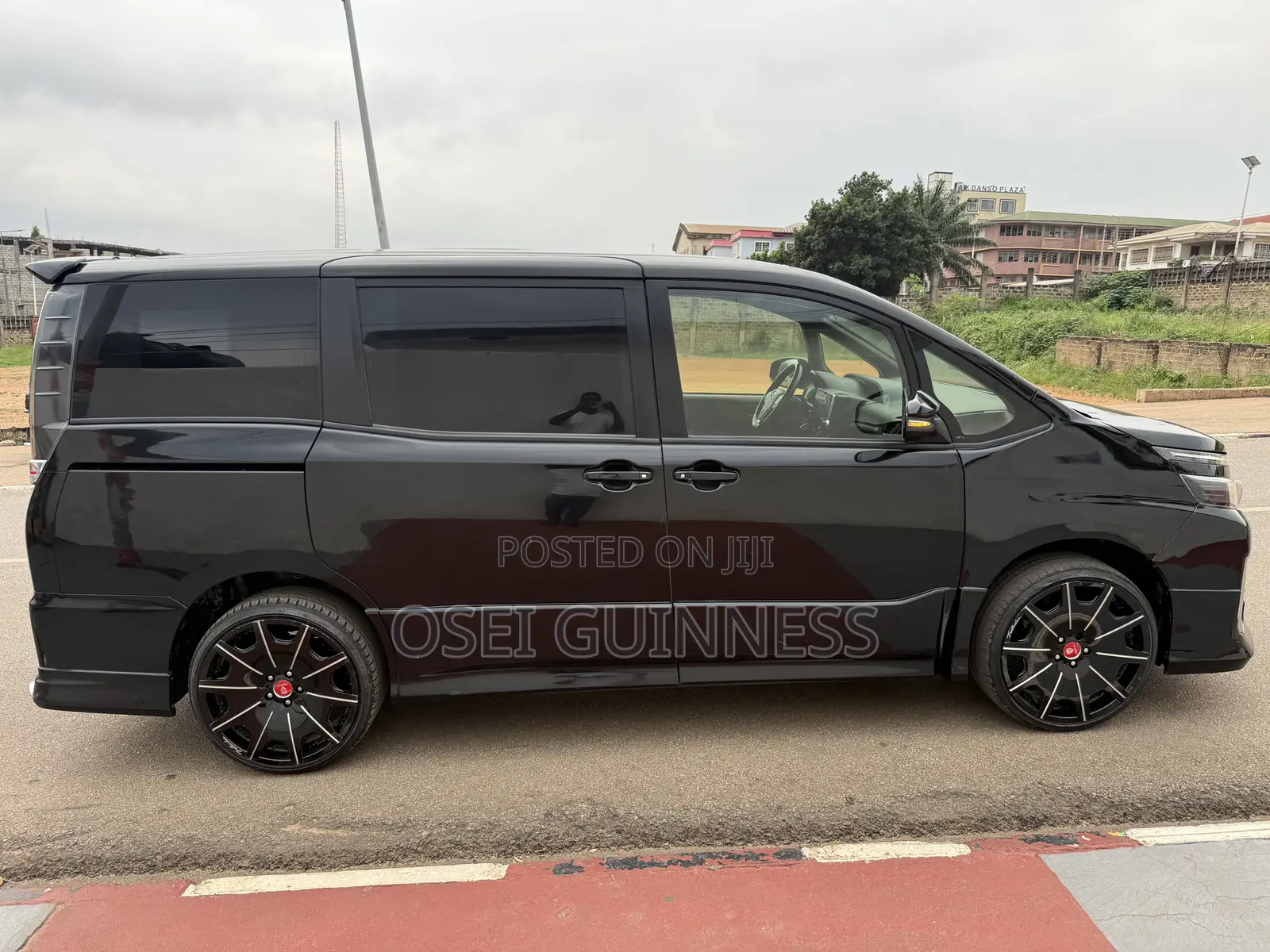 Toyota Voxy X 4WD 8-Seater 2014 Black