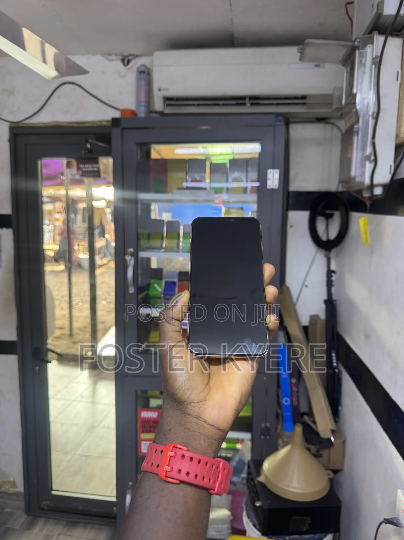 New Apple iPhone 11 Pro Max 64 GB Gold