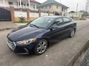 Hyundai Elantra SE Sedan FWD (2.0L 4cyl 6M) 2017