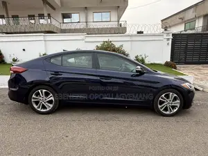 Hyundai Elantra SE Sedan FWD (2.0L 4cyl 6M) 2017