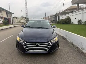 Hyundai Elantra SE Sedan FWD (2.0L 4cyl 6M) 2017