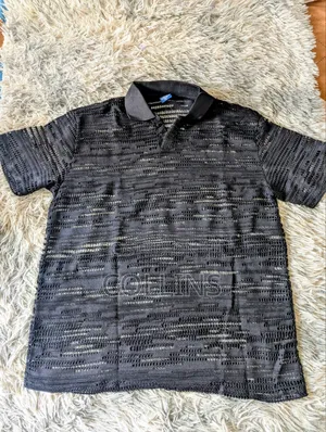 Men’s Black Open-Knit Textured Polo Shirt – Breathable Style