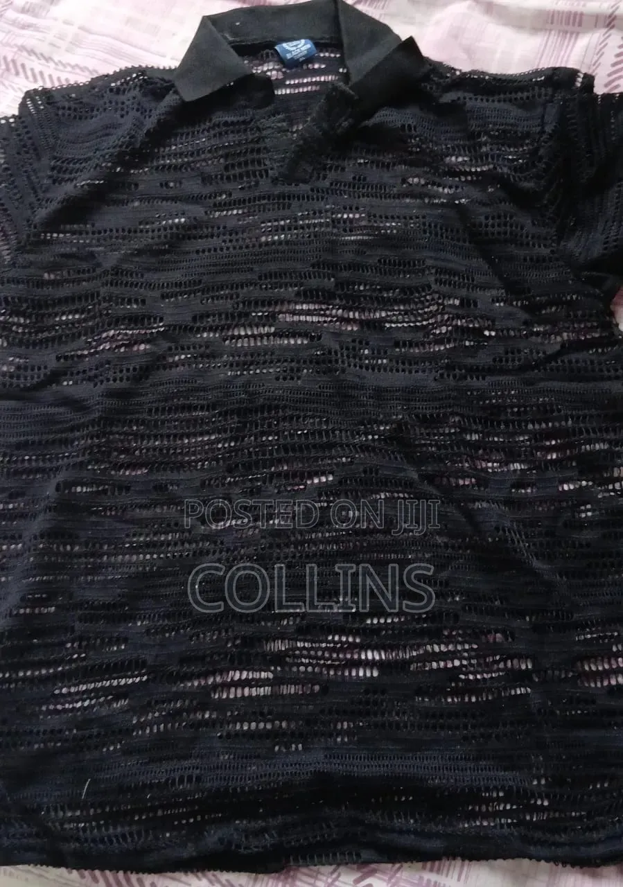Men’s Black Open-Knit Textured Polo Shirt – Breathable Style