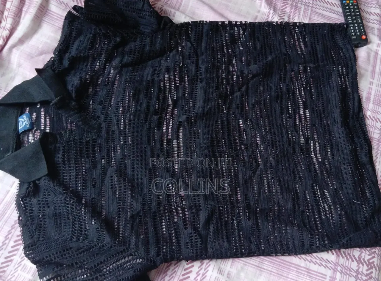 Men’s Black Open-Knit Textured Polo Shirt – Breathable Style