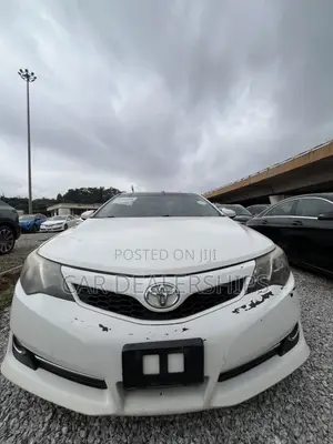 Toyota Camry SE 4dr Sedan (2.5L 4cyl 6A) 2014 White