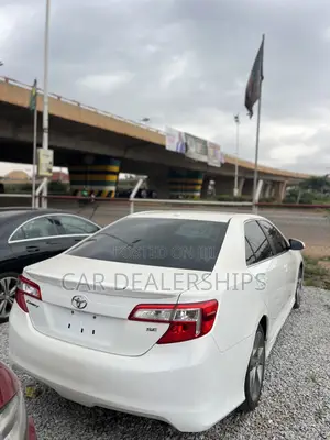 Toyota Camry SE 4dr Sedan (2.5L 4cyl 6A) 2014 White