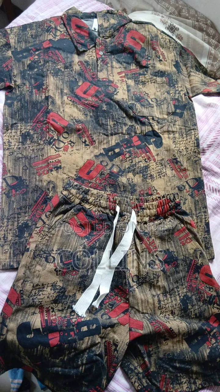 Men’s Abstract Typography Print 2-Piece Short Set – Beige/Black