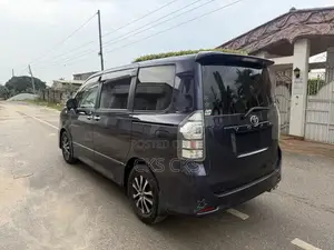 Toyota Voxy 2013 Blue