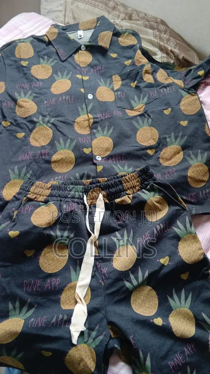 Men’s Pineapple Print Navy Blue 2-Piece Short Set – Vacation Wear
