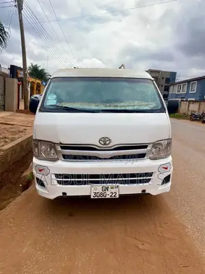 Toyota HiAce 2013 White