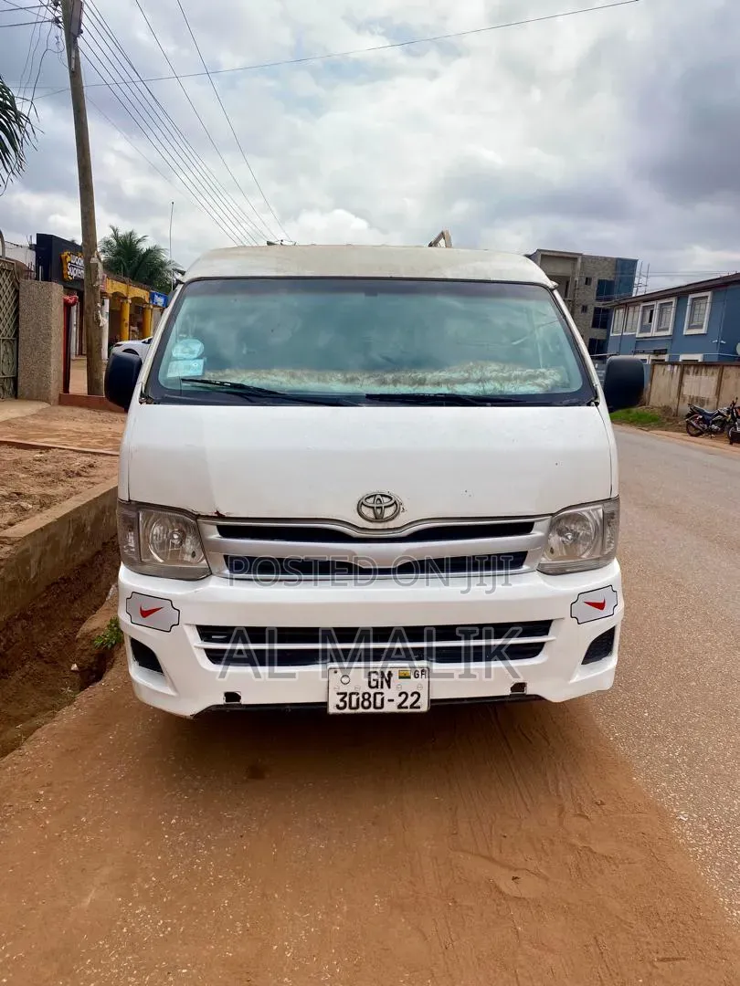 Toyota HiAce 2013 White