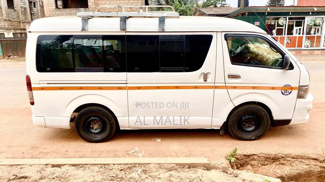 Toyota HiAce 2013 White