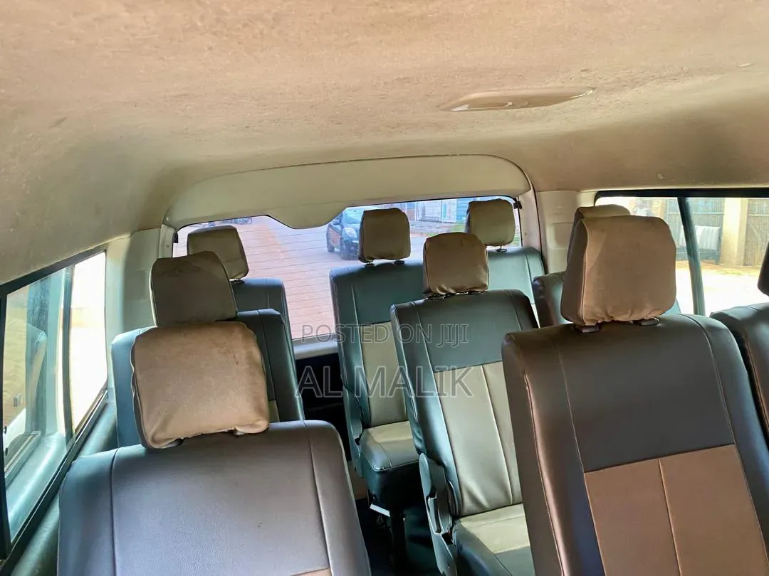 Toyota HiAce 2013 White