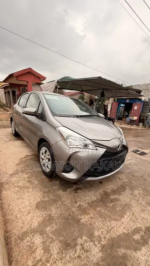Toyota Vitz 1.3 AWD 3dr 2017 Gray