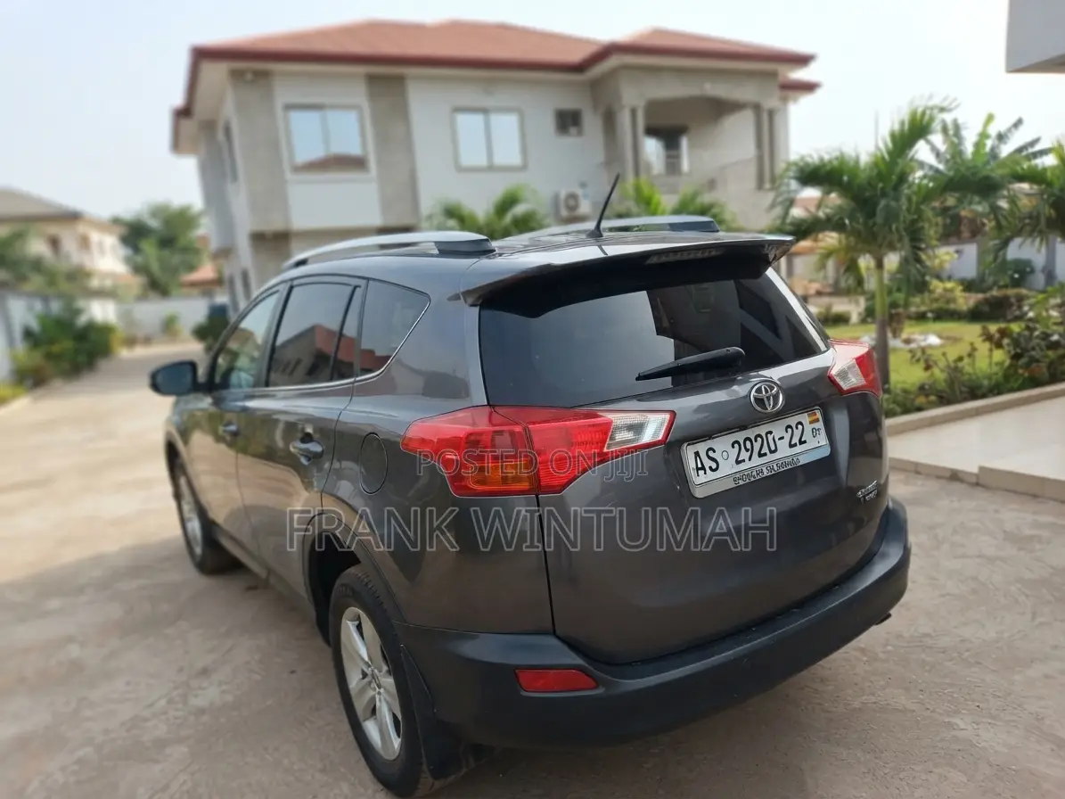 Toyota RAV4 XLE AWD (2.5L 4cyl 6A) 2013 Gray
