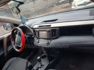 Toyota RAV4 XLE AWD (2.5L 4cyl 6A) 2013 Gray