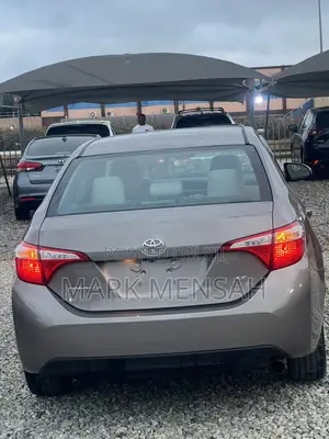 Toyota Corolla 2016 Brown