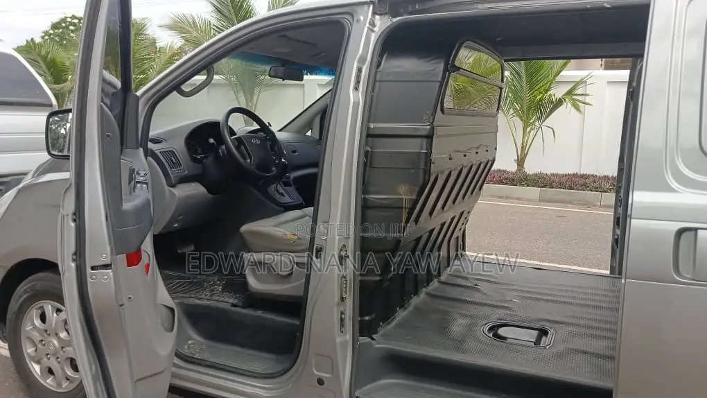 Hyundai Starex 2016 Grey