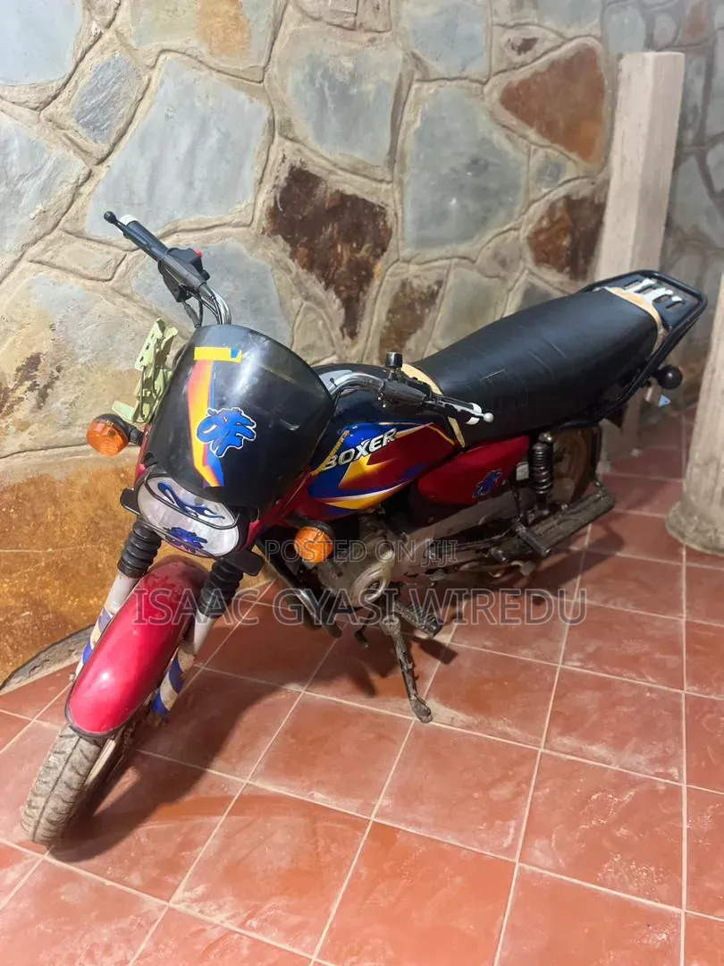 Bajaj Boxer 125 2025 Red