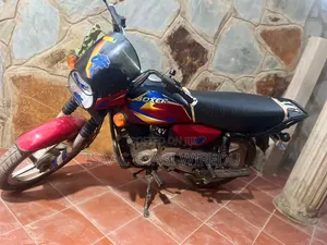 Bajaj Boxer 125 2025 Red