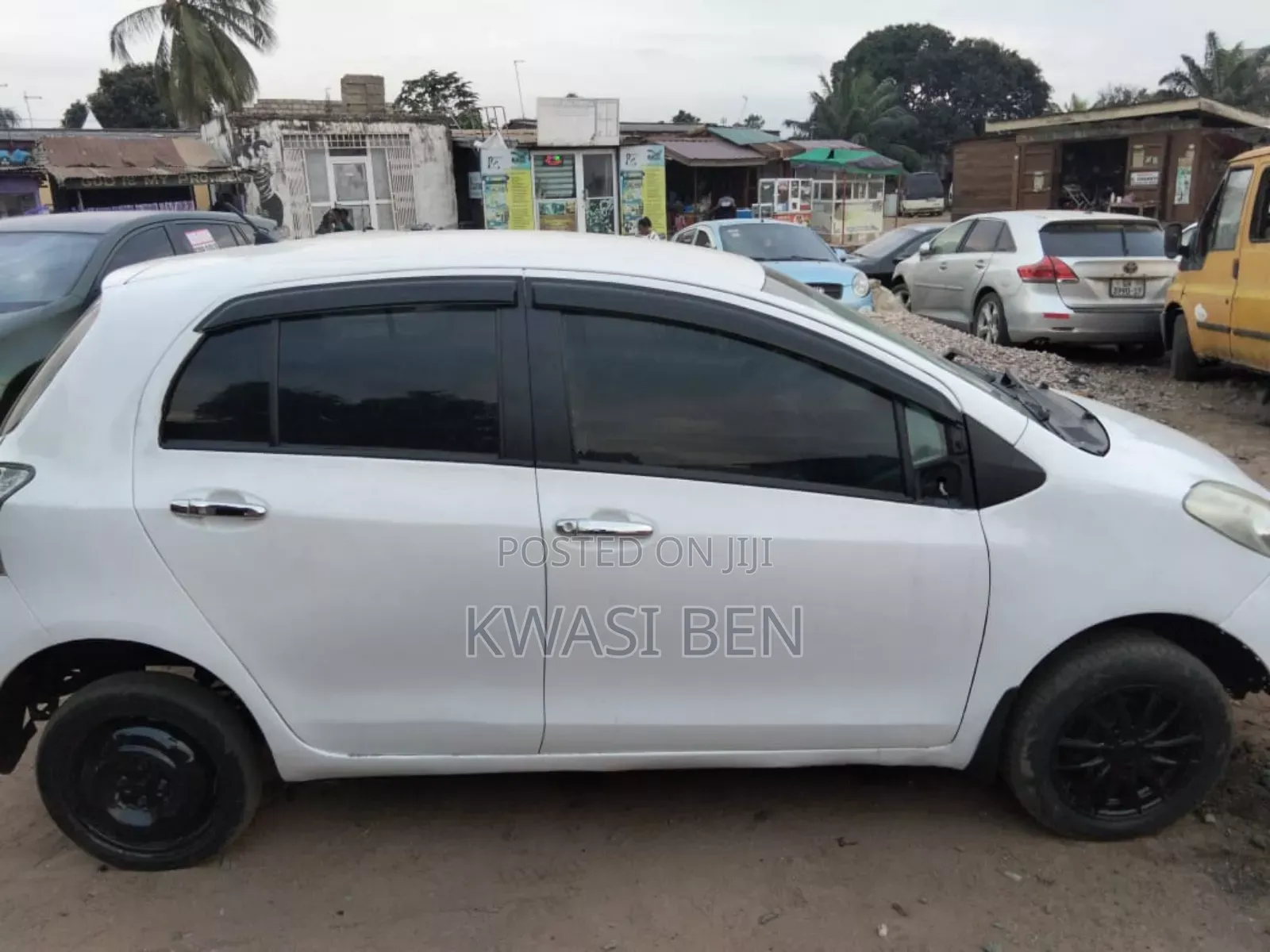 Toyota Vitz 2010 White