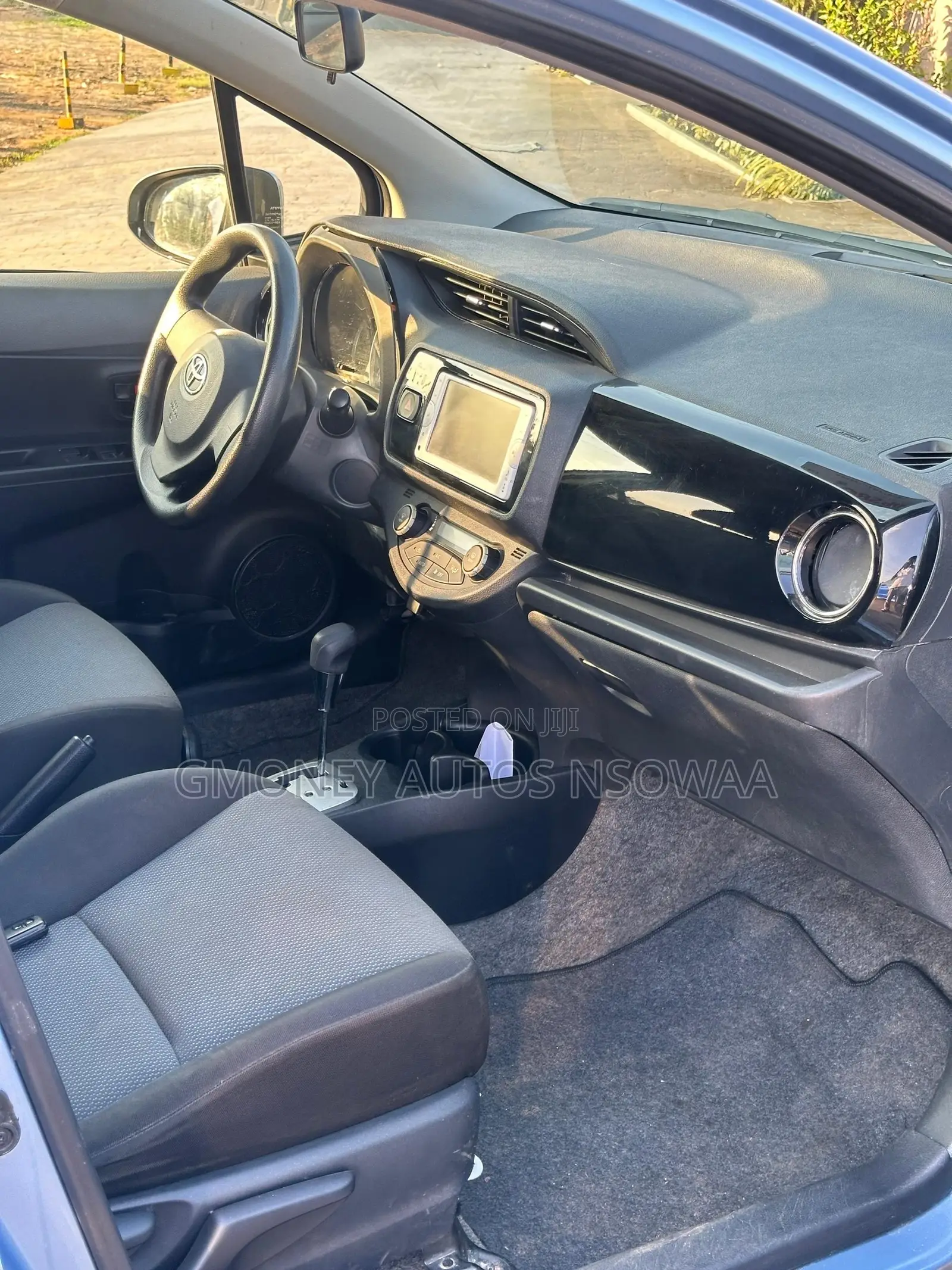 Toyota Vitz 1.5 FWD 5dr 2014 Blue