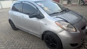 Toyota Vitz 2015 Silver