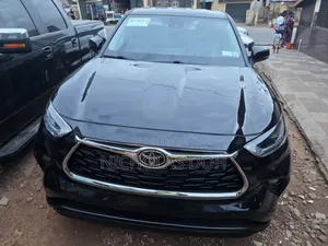 Toyota Highlander LE AWD 2023 Black