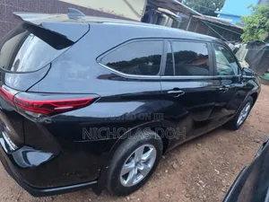 Toyota Highlander LE AWD 2023 Black