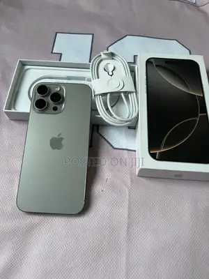 New Apple iPhone 16 Pro Max 256 GB Silver